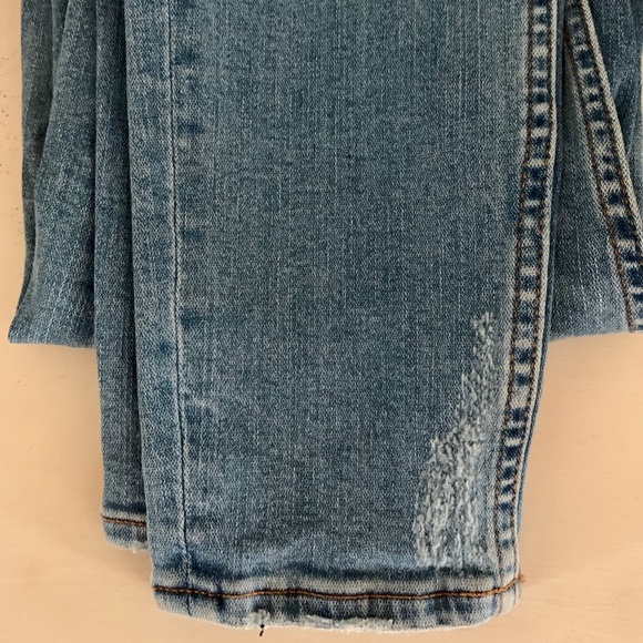 Marissa Skinny Destructed Jean Size 4 - Picture 4 of 4